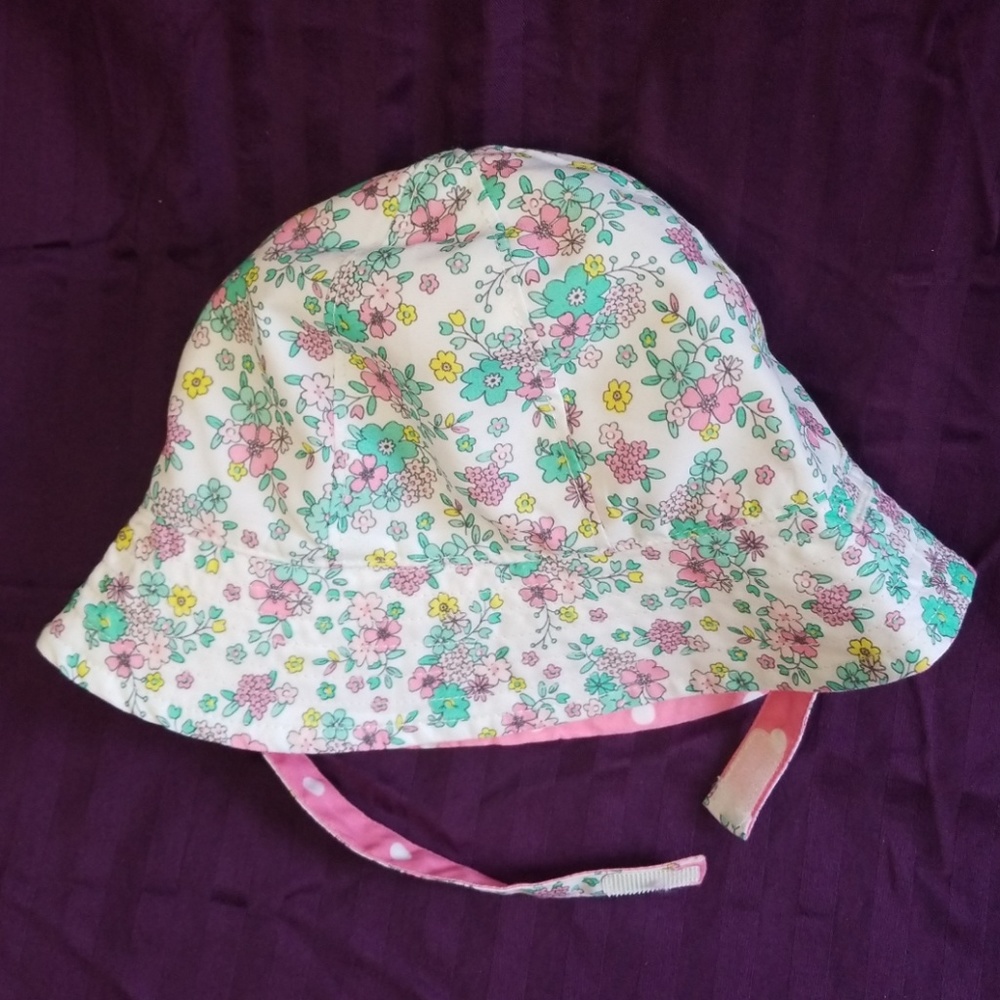 EUC Carter's Baby Hat